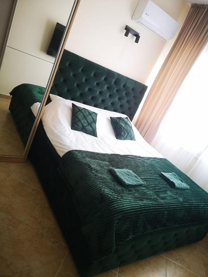 Riviera Deluxe Apartments Вльора Екстер'єр фото