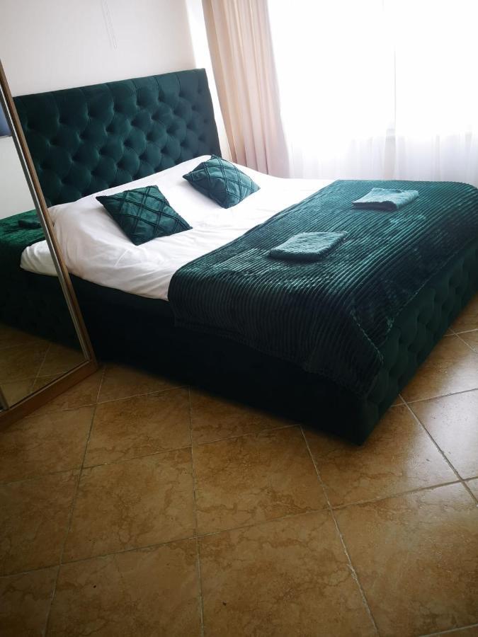 Riviera Deluxe Apartments Вльора Екстер'єр фото