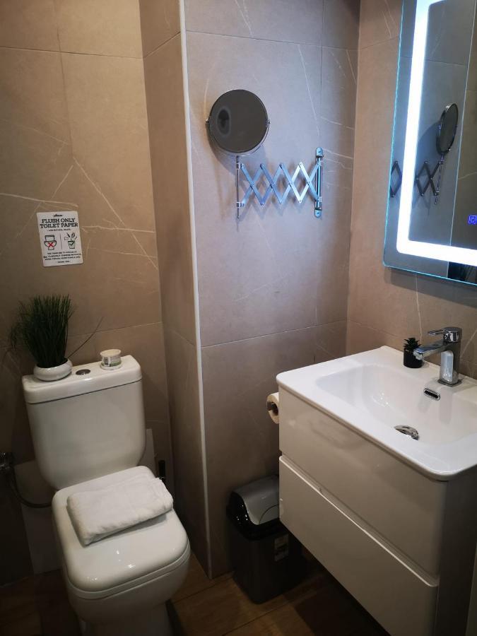 Riviera Deluxe Apartments Вльора Екстер'єр фото