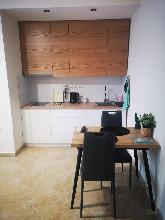 Riviera Deluxe Apartments Вльора Екстер'єр фото