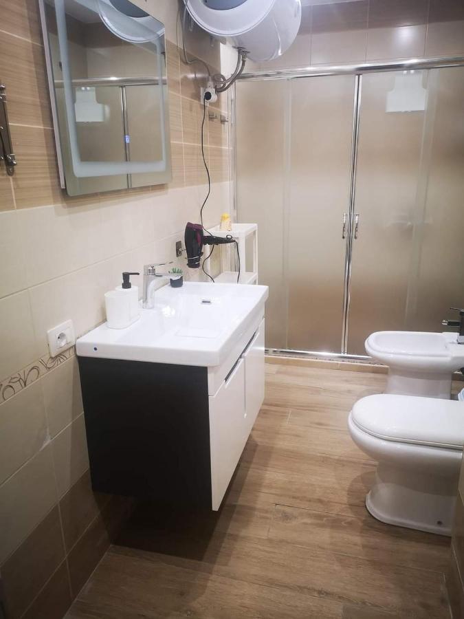 Riviera Deluxe Apartments Вльора Екстер'єр фото